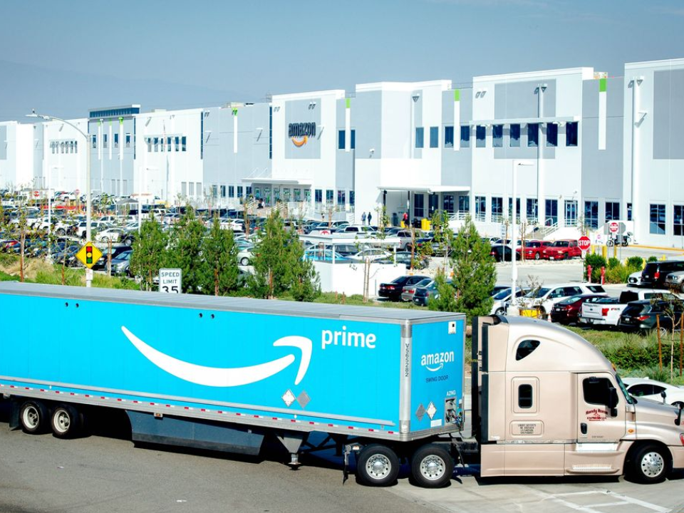 Amazon ramp up logistics business